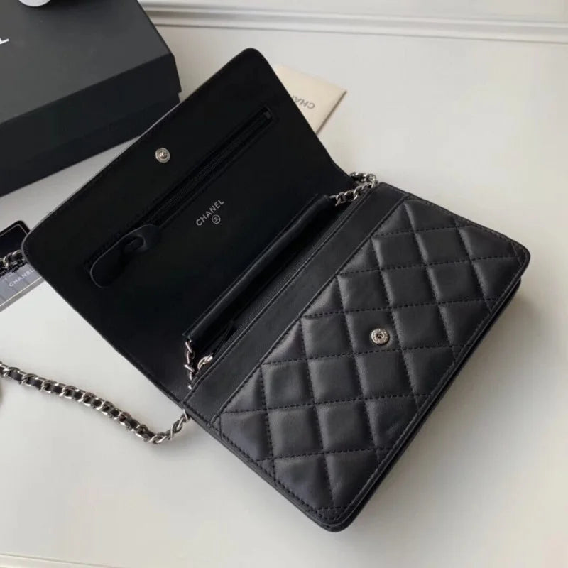 Lambskin Wallet On Chain W412332